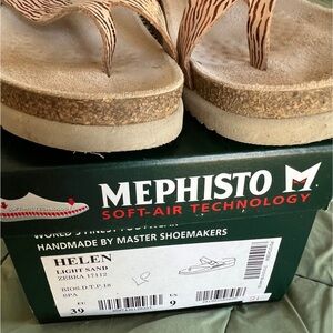 Mephisto Helen - Size 9 
Light Sand Zebra